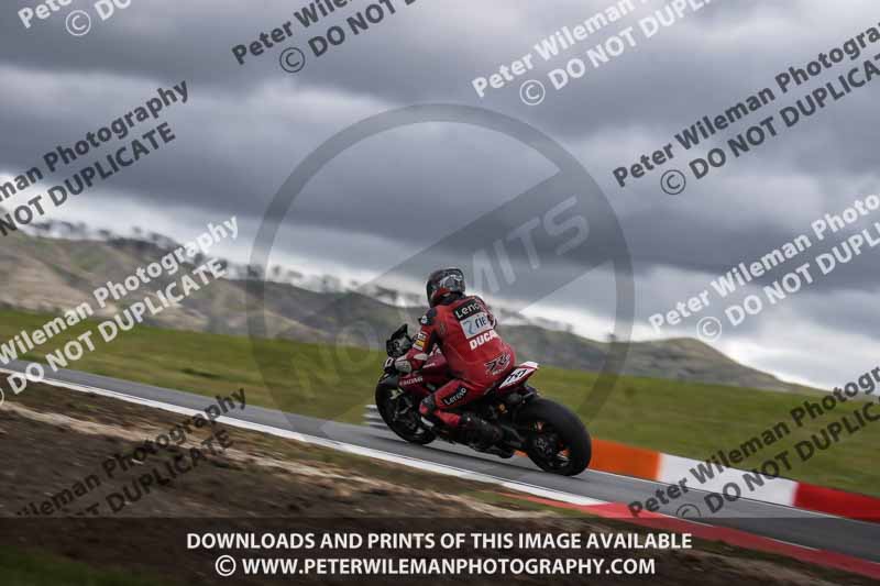 cadwell no limits trackday;cadwell park;cadwell park photographs;cadwell trackday photographs;enduro digital images;event digital images;eventdigitalimages;navarra;no limits trackdays;peter wileman photography;racing digital images;trackday digital images;trackday photos